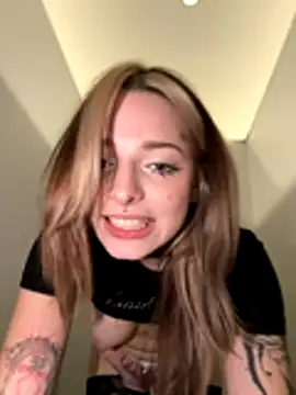 LoraaDoll live sex cam