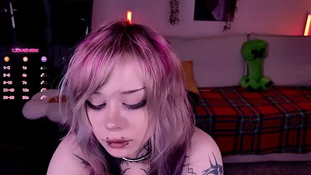 Lollyshy live sex cam