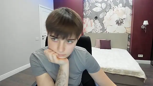 EmiliaYours live sex cam