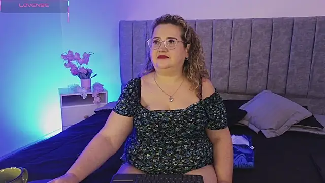 CurvyRosse_'s cam snapshot