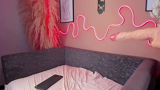 ella_evans_'s cam snapshot