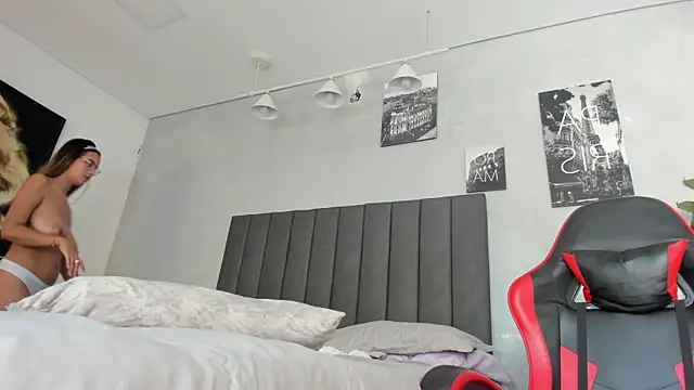 kendra_london's cam snapshot