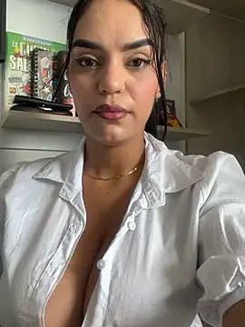 Sara-77 live sex cam