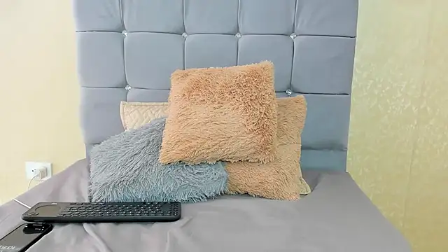 LucaDave_1's cam snapshot