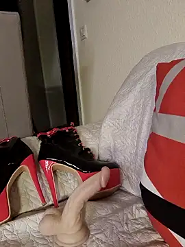 HotWifeLyn68 live sex cam