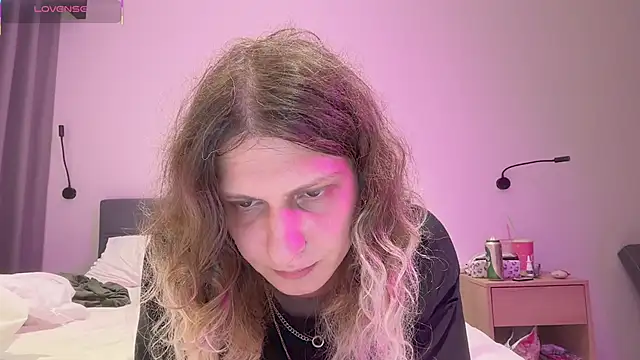 AlicePinkhead live sex cam