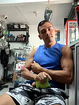 Paul22cm- live sex cam