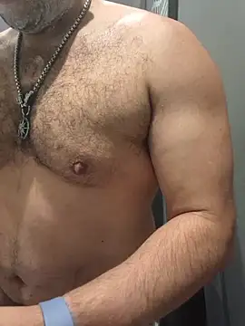 CloudyMuscleBeefy live sex cam