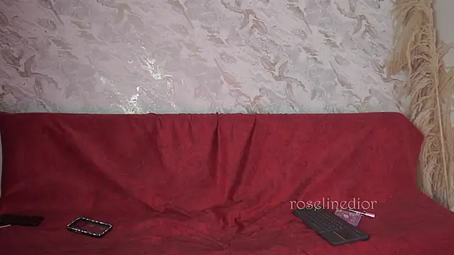 roselinedior live sex cam