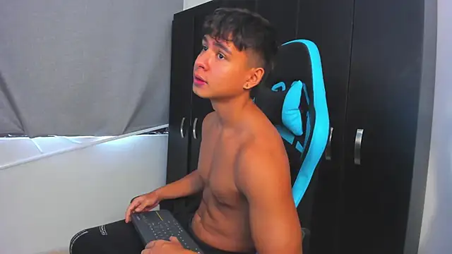 Bray_Kevin live sex cam