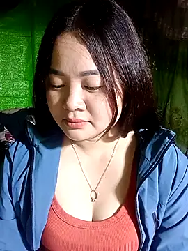 Bee-bgolden live sex cam