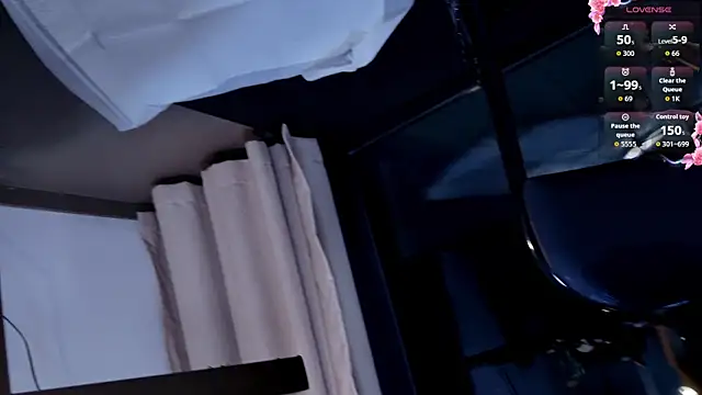 Alien1227 live sex cam