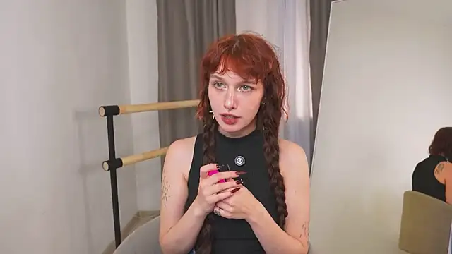 LeelooYolo live sex cam