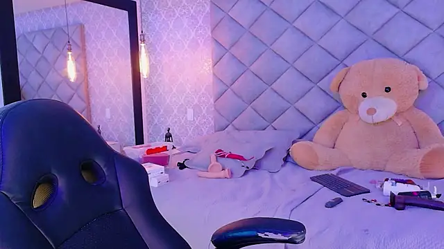 CARO_ADAMS1's cam snapshot