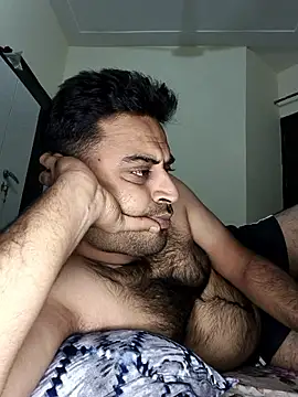 ITZ_GURU live sex cam