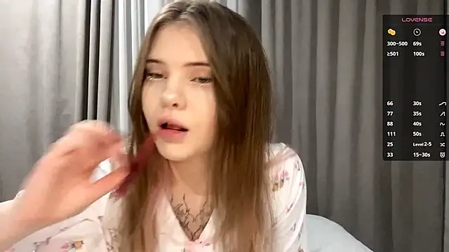 CarolinePepper live sex cam