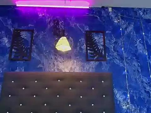 mia_fowler1's cam snapshot