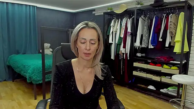 Julia_Cherry_ live sex cam