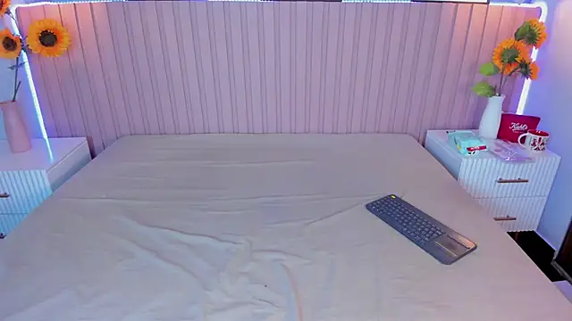 Charlotte_Williams_1's cam snapshot