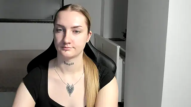 AlexaTease's cam snapshot