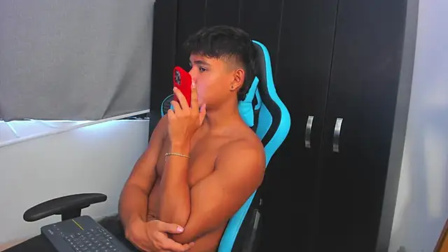 Bray_Kevin live sex cam