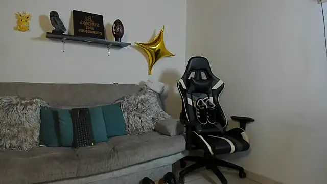 julian_wallace's cam snapshot