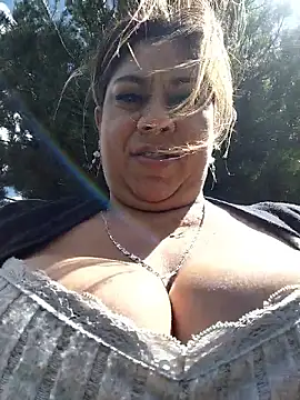 Laura-Hernandez live sex cam