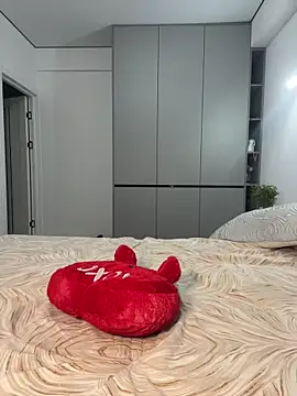 CurlyLara live sex cam