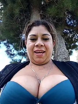 Laura-Hernandez live sex cam