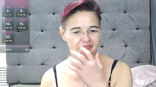 StaceyDarling live sex cam