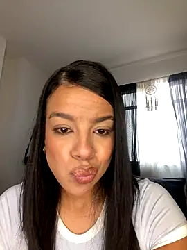 trianawhite live sex cam