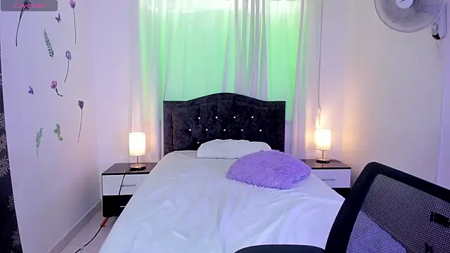 raiderandroxie live sex cam