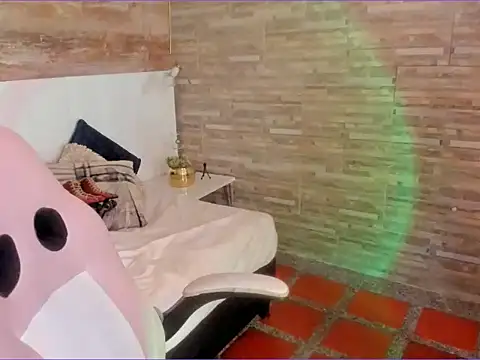 ALAHIA_COX's cam snapshot