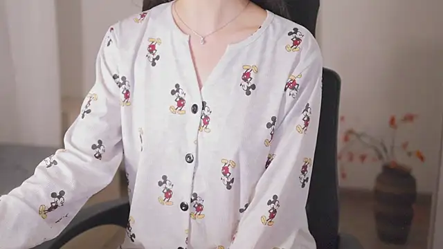 SpiderIily's cam snapshot