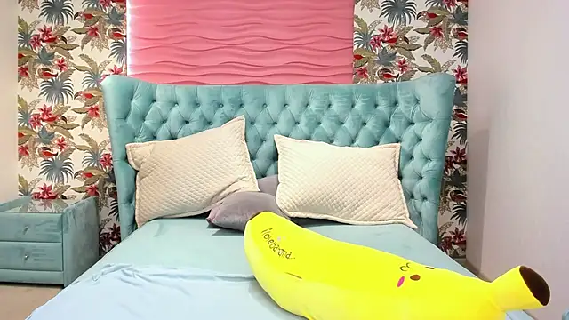 MonicaSway's web cam