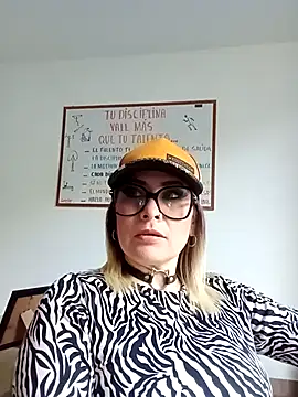 CandieGilson__'s cam snapshot