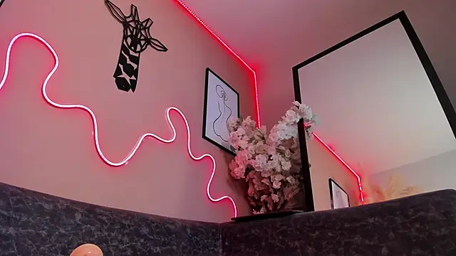 ella_evans_'s cam snapshot