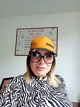 CandieGilson__'s cam snapshot