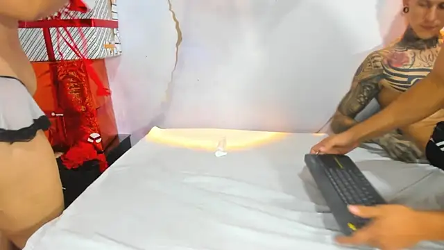 RileyNora's cam snapshot