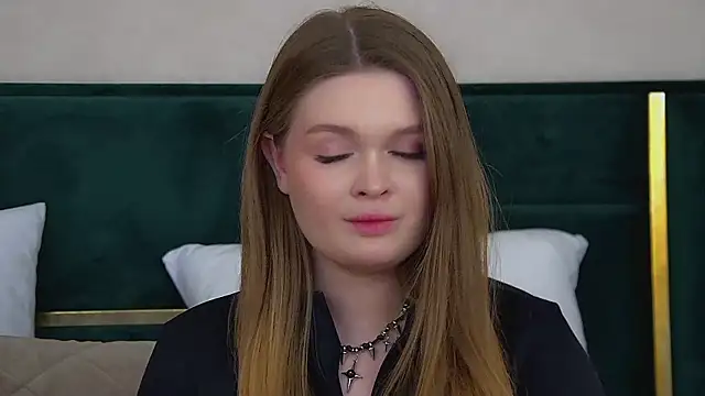 CrystalLyons live sex cam