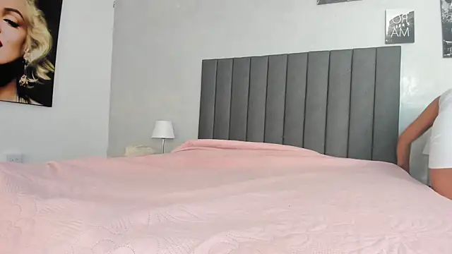 kendra_london's cam snapshot