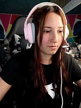 Mysticdoll69_'s cam snapshot