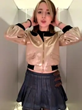 LoraaDoll live sex cam