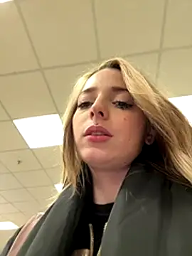 LoraaDoll live sex cam