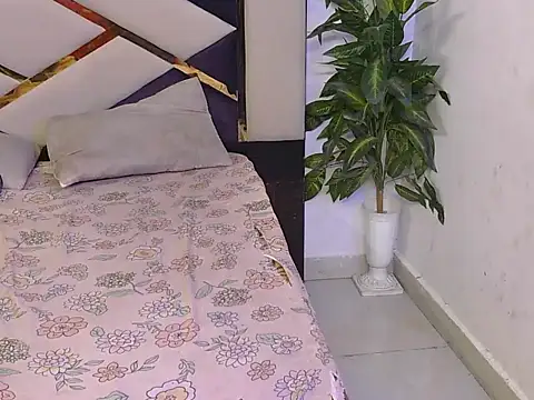 Lovelyy-couple live sex cam