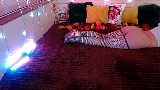 LizaSenri's Stripchat show and profile