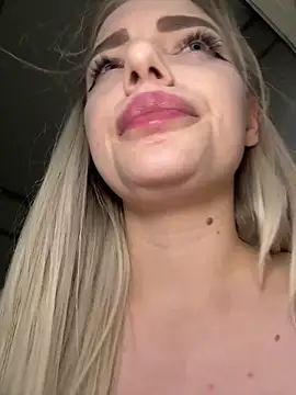 HugeBoobsAlice live sex cam