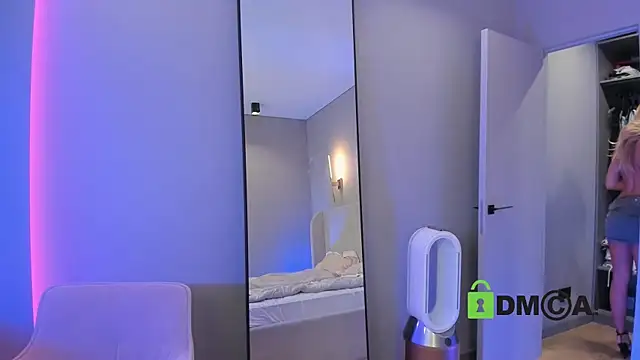 Wallflowerr live sex cam