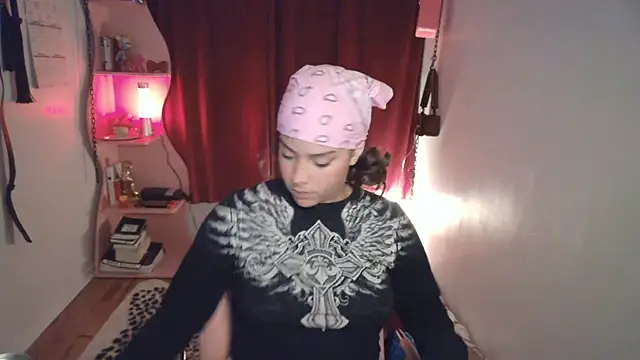 PrettyLittleProblem's cam snapshot