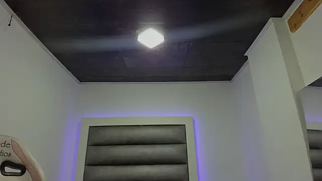 Andrea_brunnette's cam snapshot